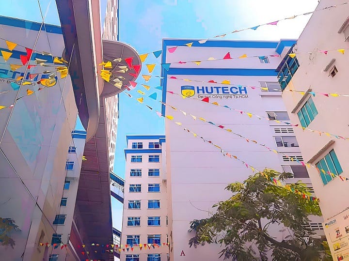 Thời Gian Một Học Kỳ Tại Đại Học HUTECH Và Những Điều Cần Biết